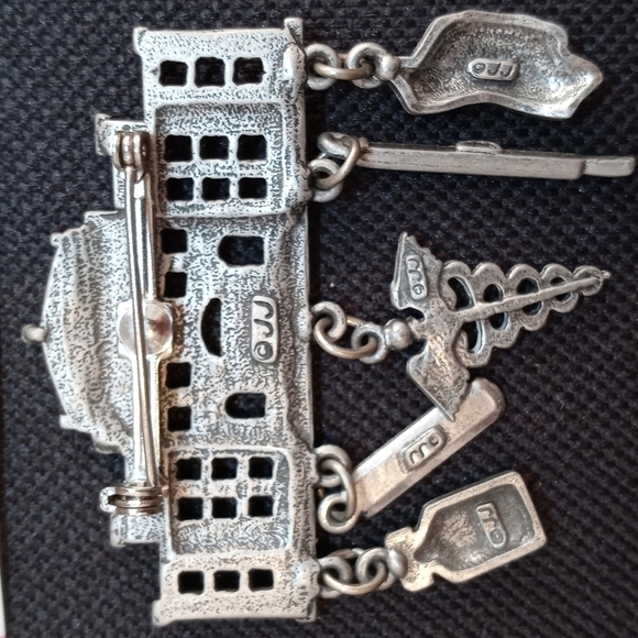 Vintage Metal Hospital brooch - Picture 3 of 4